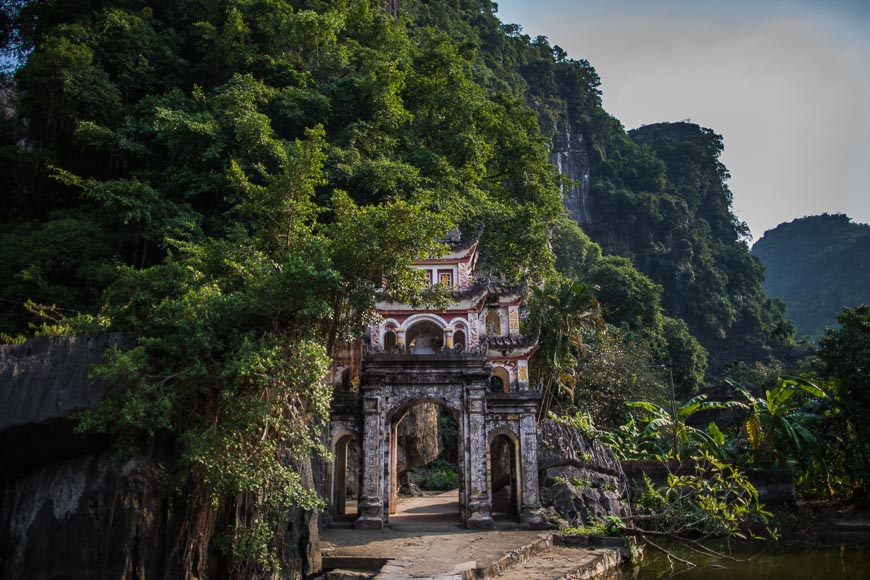 Vietnam temple architecture 